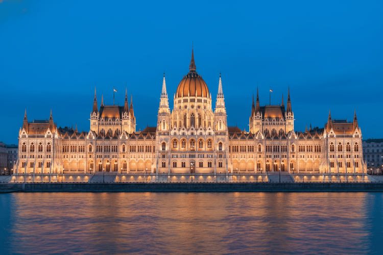 Peter Magyar als Ungarns Premier vereidigt – Orbáns Ära endet