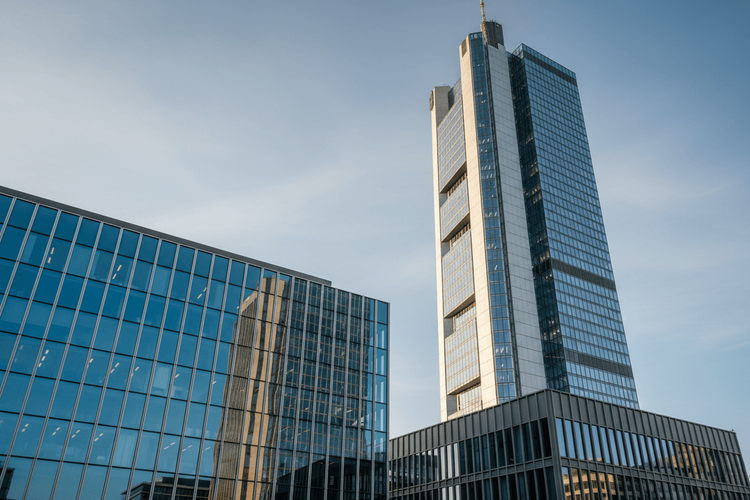 UniCredit meldet Rekordgewinn vor Commerzbank-Übernahmeangebot