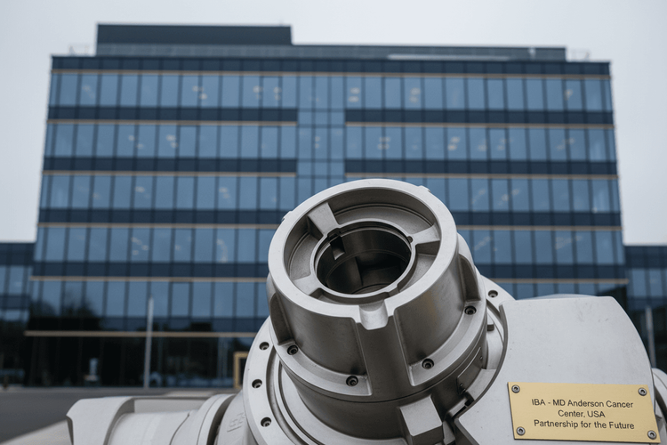 IBA sichert sich Millionen-Auftrag vom MD Anderson Cancer Center