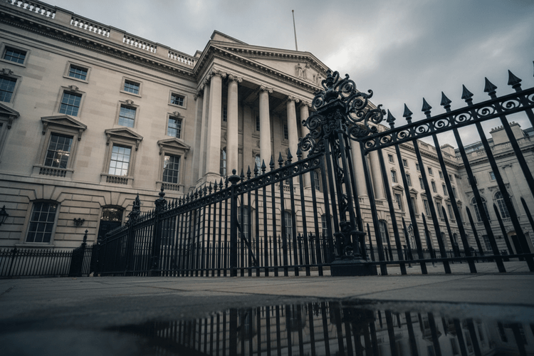 Bank of England hält Zinsen bei 3,75 Prozent – Knappste Abstimmung seit Jahren