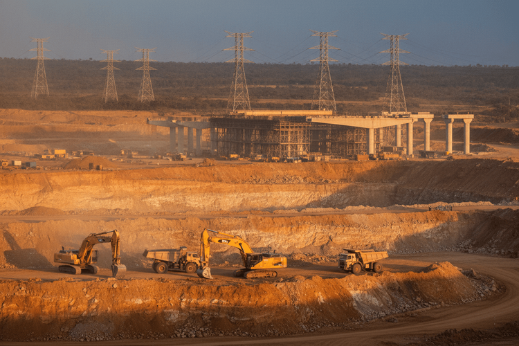 Simbabwe prüft rohstoffbesicherte Abkommen mit China für Infrastruktur