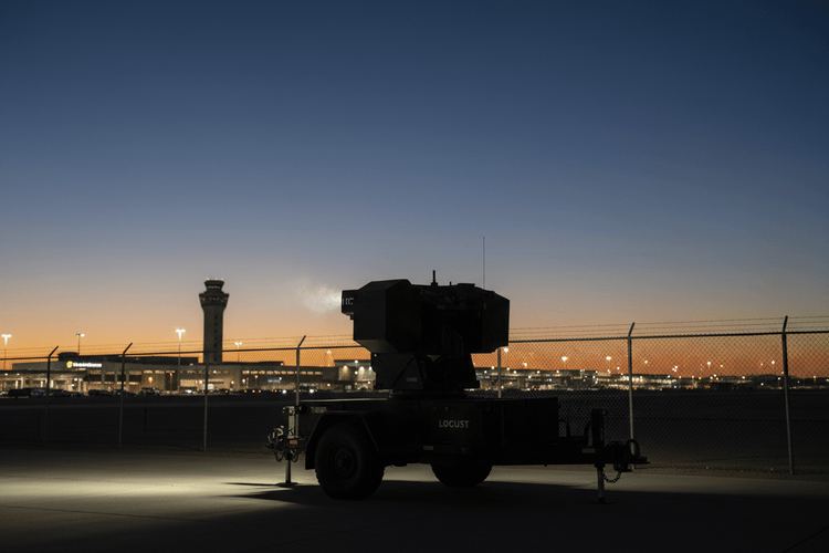 US-Armee setzt Laser-Drohnenabwehr LOCUST nahe El Paso Airport ein