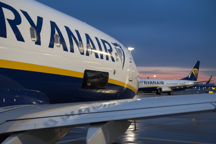Ryanair plant kostenloses WLAN bis 2030 – Streit mit Musk