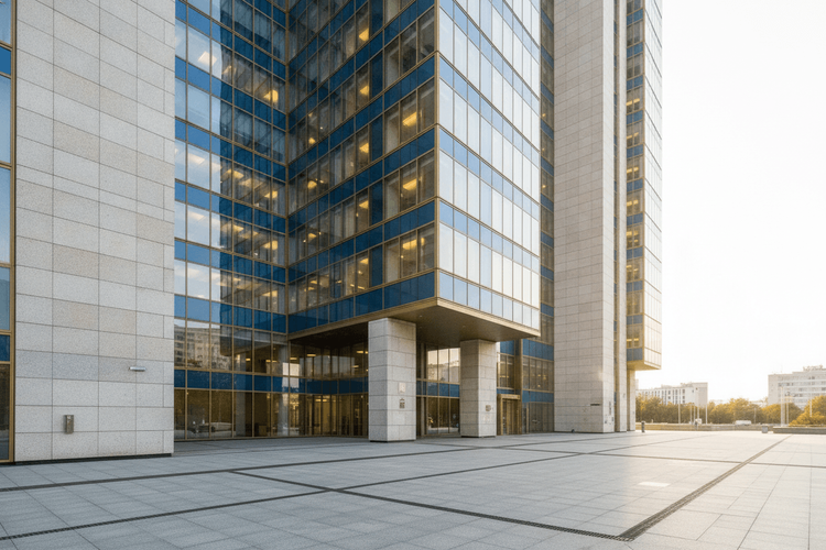 Polens Zentralbank hält Zinsen bis Jahresende stabil