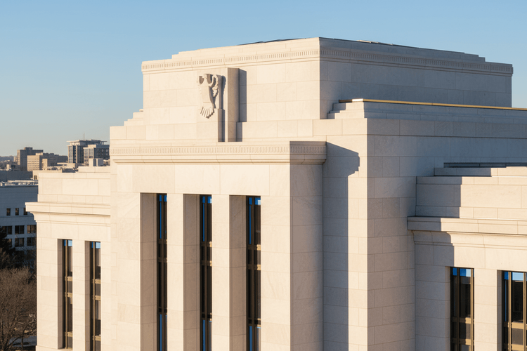 Fed-Kandidat Warsh schwört auf Unabhängigkeit von Trump