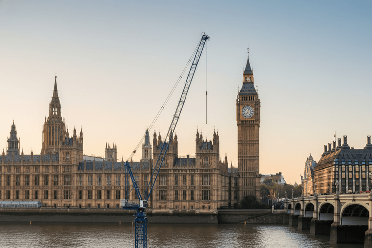 IWF hebt Wachstumsprognose für Großbritannien an – trotz politischer Risiken