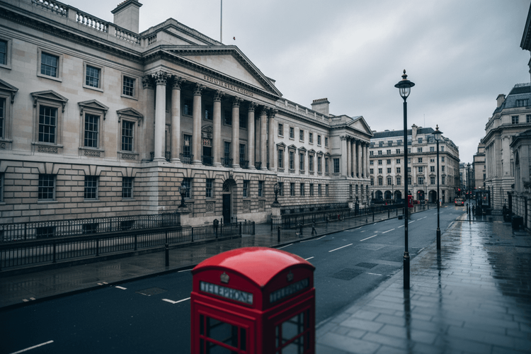 Britisches Pfund verzeichnet schlechtesten Monat seit Oktober