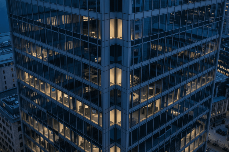 Standard Chartered baut 7.800 Stellen wegen KI-Einsatz ab