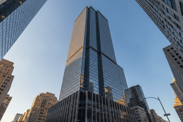JPMorgan erreicht Rekordhoch und dominiert Premium-Aktienlisten