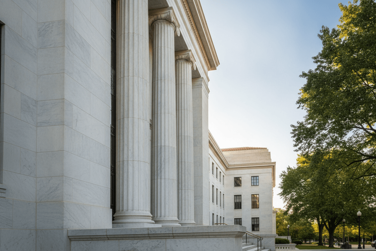 Fed hält Leitzins stabil: Warsh sieht keinen Zauberstab gegen Inflation