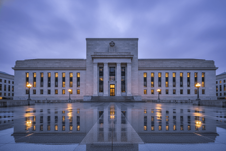 Fed könnte 2026 Zinsen erhöhen: Diese Aktien profitieren