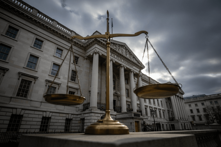 Großbritannien: Reeves meldet gestiegenen fiskalischen Spielraum für 2029/30