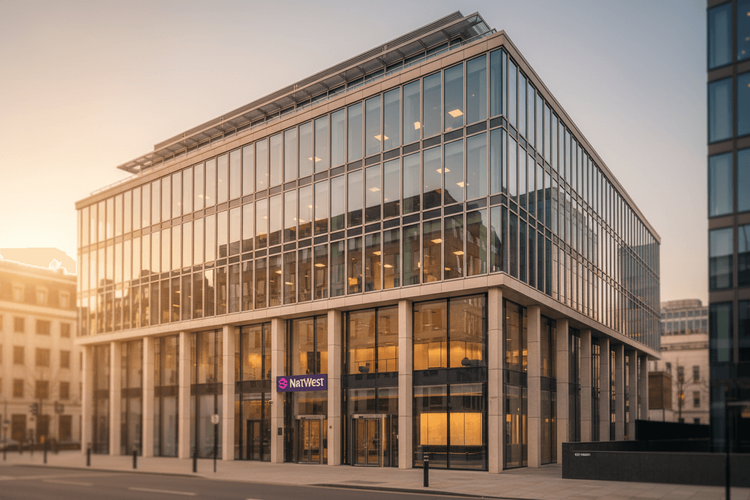 NatWest Q1 2026: Starke Ergebnisse und Prognose angehoben