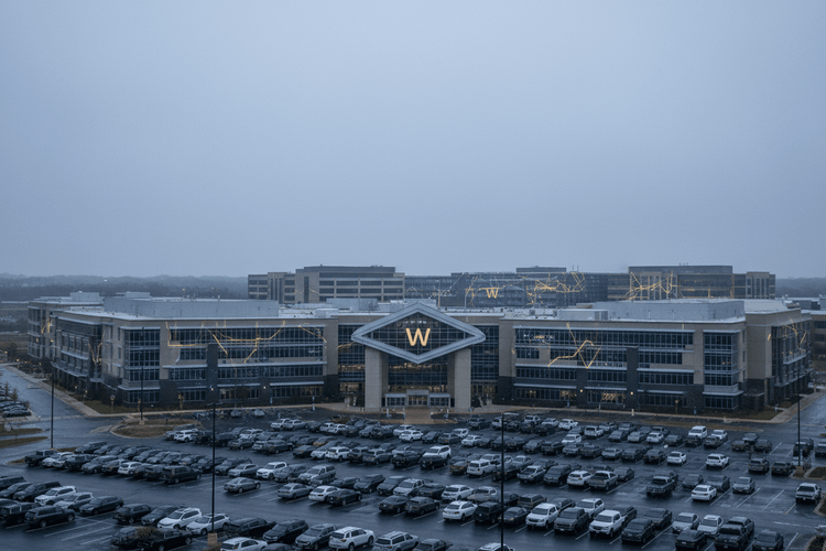 Walmart Q4-Zahlen: Einzelhandelsriese unter Beobachtung vor CEO-Wechsel