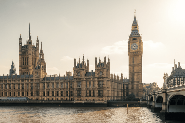 Großbritannien: Staatliche Neuverschuldung im April übersteigt Erwartungen deutlich