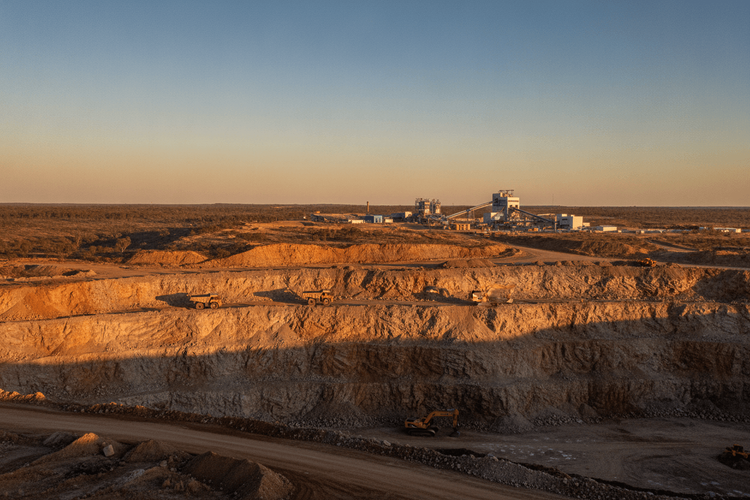 Triple Flag sichert sich Gold-Stream an Ravenswood-Mine für 440 Millionen Dollar