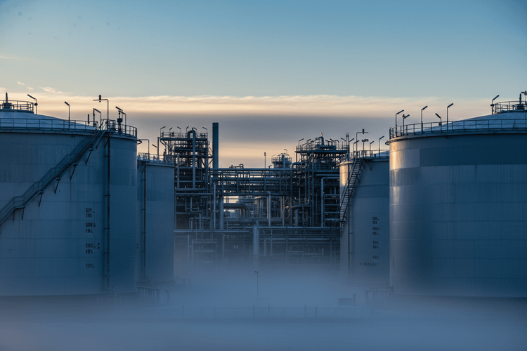 Katar stoppt LNG: Europas leere Gasspeicher unter Druck