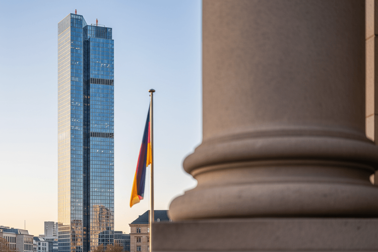 Merz kritisiert UniCredit-Offensive – Commerzbank präsentiert neuen Strategieplan