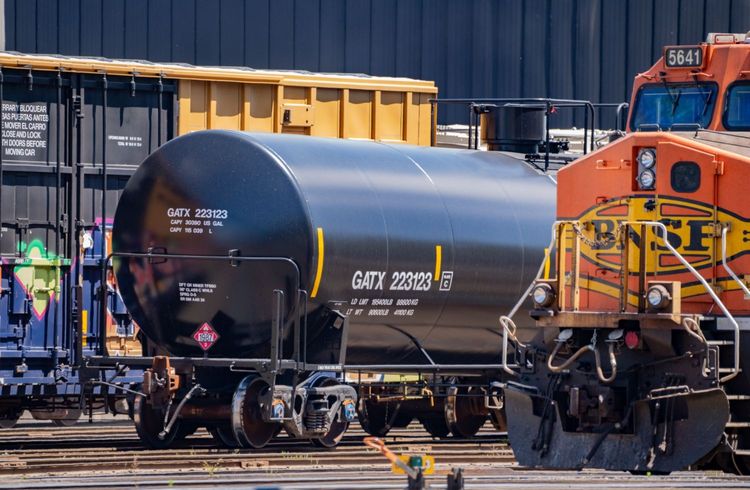 Ölpreise steigen wegen Nahost-Konflikt und China-Politik