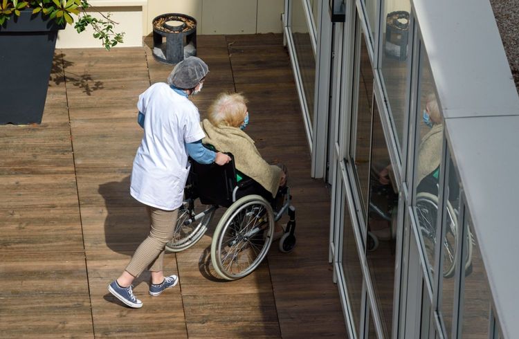 Pflegekosten im Heim steigen auf Rekordniveau