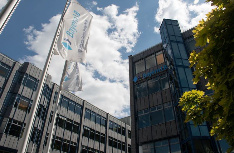 BayernLB steigert Gewinn trotz Immobilienrisiken