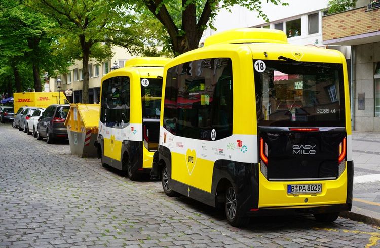 Autonome Busse rollen in 15 deutschen Städten