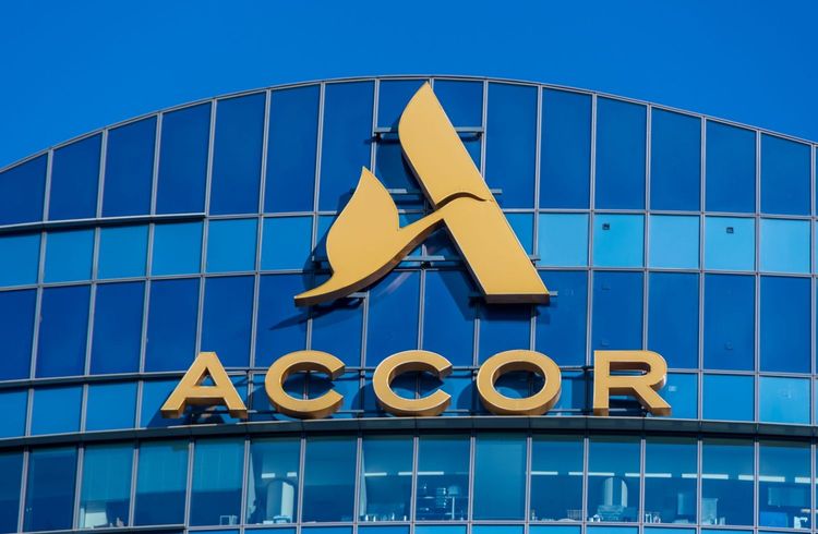 Accor hebt Prognose an und startet Aktienrückkauf
