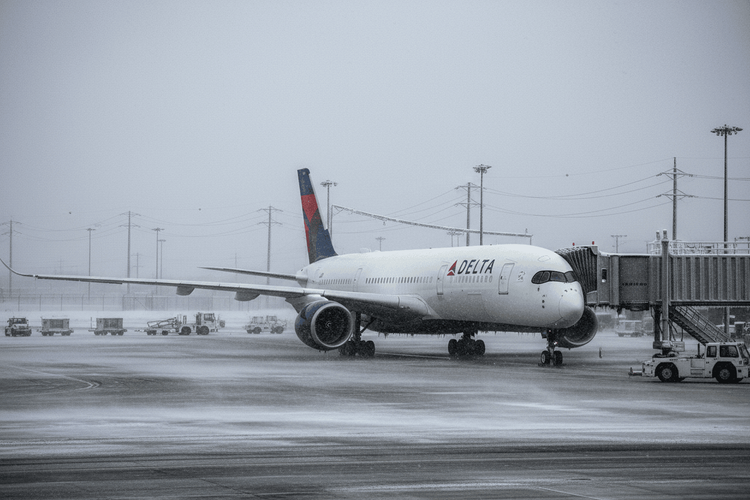 Wintersturm Fern: Delta streicht Flüge, USA drohen Stromausfälle