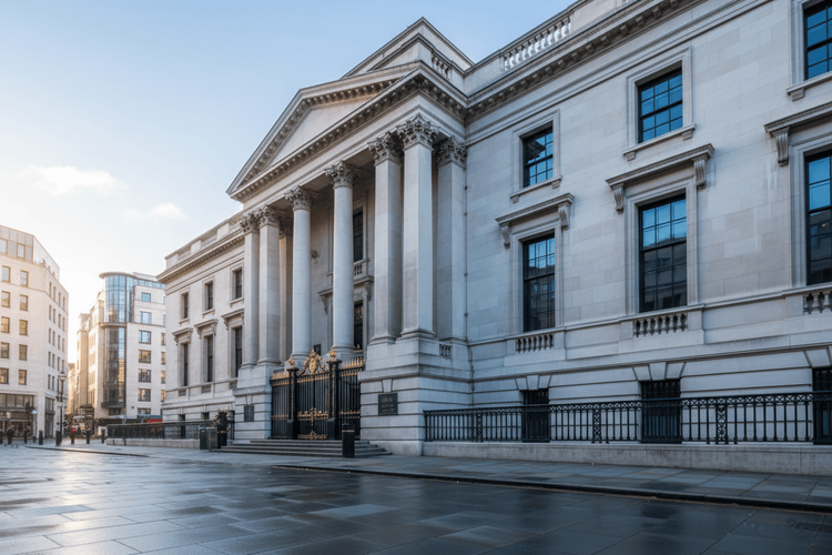 BoE-Chef Bailey warnt vor Anthropic-KI und Cyberrisiken für Banken