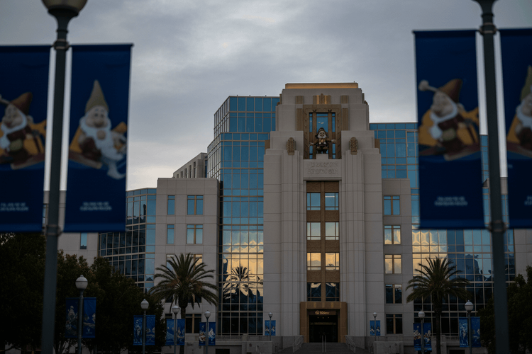 Disney plant Abbau von 1.000 Stellen unter neuem CEO D'Amaro