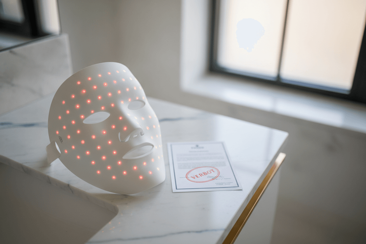 Beauty Pie LED-Maske: Werbeverbot wegen irreführender Anti-Falten-Versprechen
