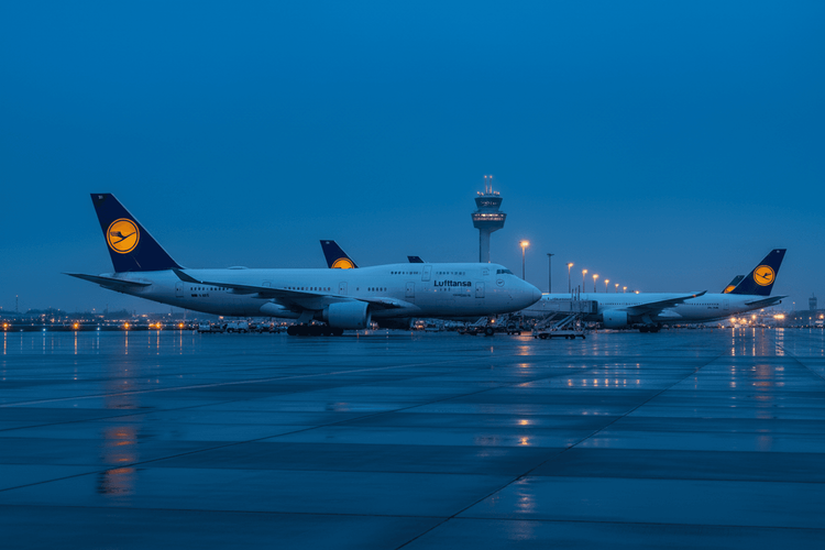 Nahost-Konflikt: Dutzende Fluggesellschaften streichen massenhaft Flüge