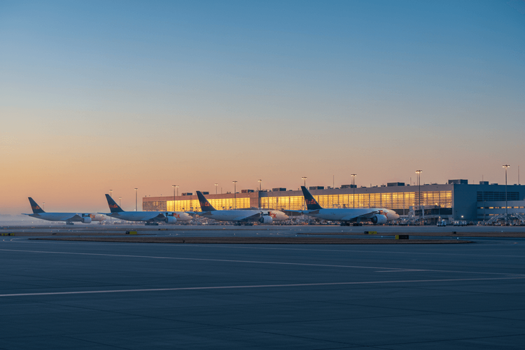 FedEx übertrifft Gewinnerwartungen und setzt ambitionierte Ziele bis 2029