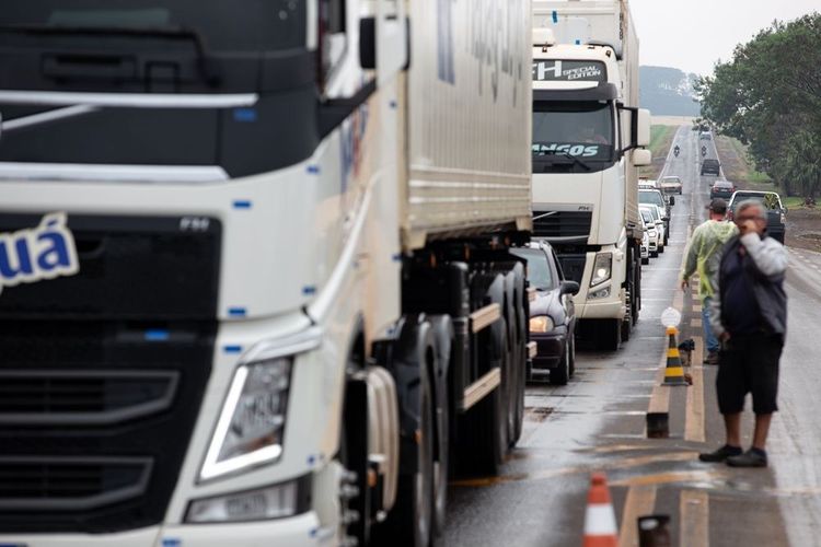 Brasiliens Lkw-Fahrer protestieren gegen hohe Kraftstoffpreise