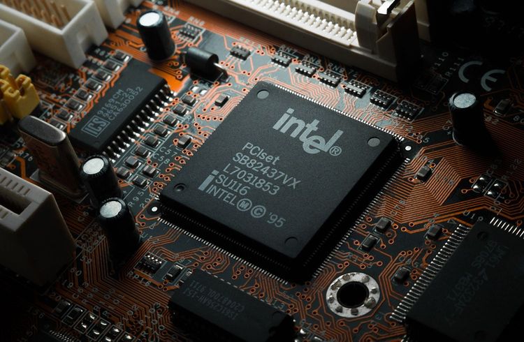 Intel korrigiert Prognose nach unerwartetem Umsatzrückgang