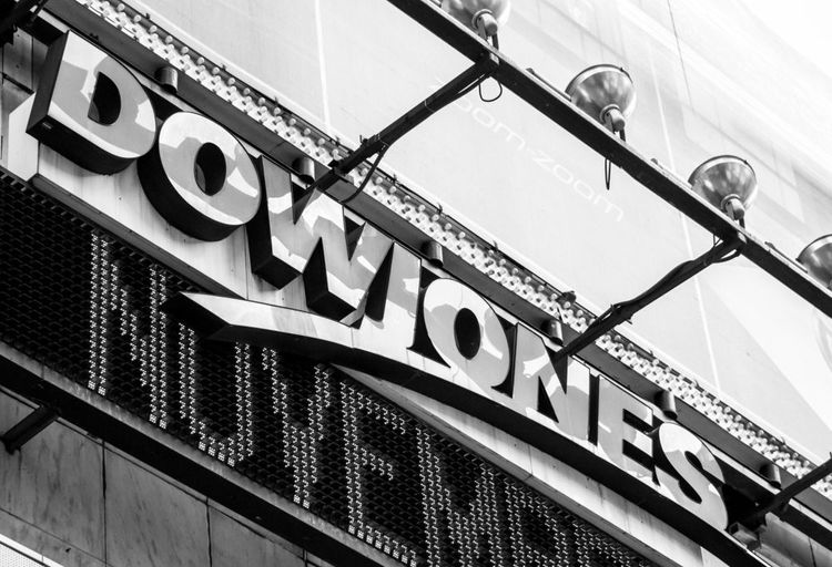 Dow-Jones-Index fällt unter dreißigtausend Punkte