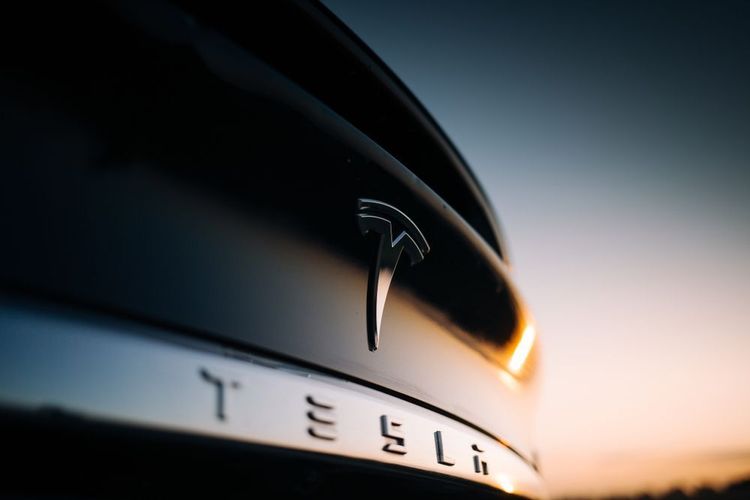 Deutsches Umweltministerium belegt Tesla mit Strafe