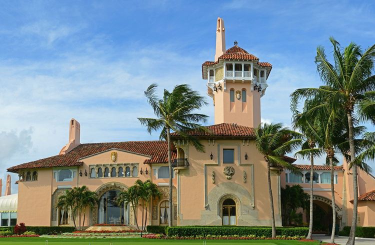Donald Trump sagt, FBI-Agenten hätten seine Residenz in Mar-a-Lago durchsucht