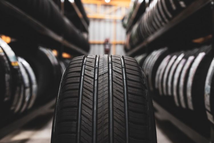 Russland-Ukraine-Konflikt: Reifenfabriken stellen Betrieb ein
