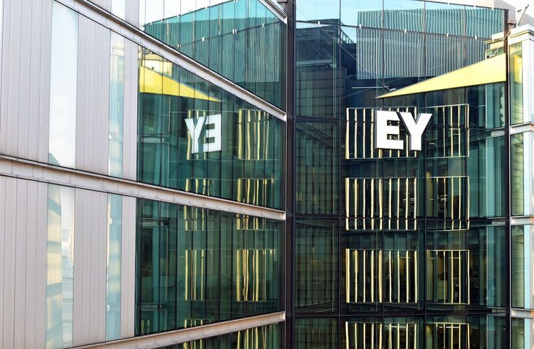 EY: Aufspaltung der "Big Four" gerät ins Stocken