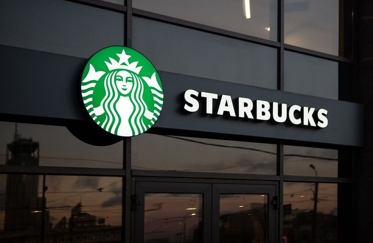 Howard Schultz verspricht Starbucks Erholung, nachdem die Kaffeekette "ihren Weg verloren" hat