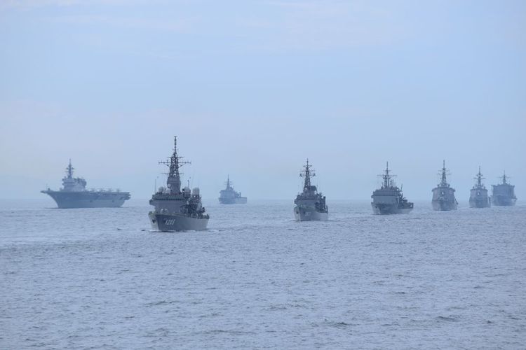 Russische und chinesische Kriegsschiffe führen erste gemeinsame Patrouillen im Pazifik durch