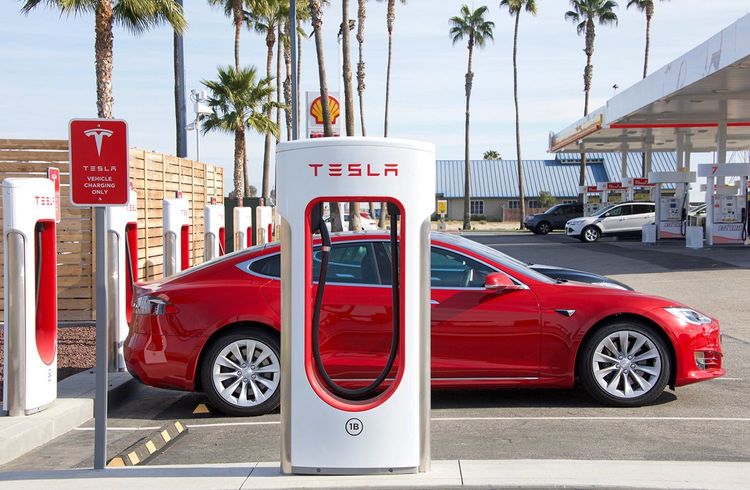 Tesla senkt Preise für Elektroautos in Europa und den USA, um die Nachfrage zu steigern