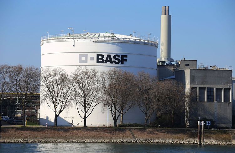 BASF übertrifft Erwartungen trotz Gewinnrückgang