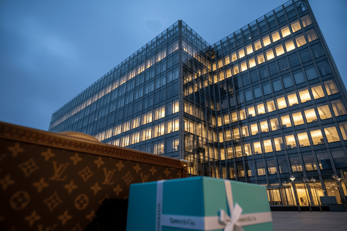 LVMH-Aktionäre fordern Klarheit über Arnault-Nachfolge