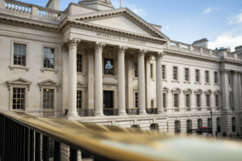 Britisches Pfund legt leicht zu, bleibt aber unter Druck