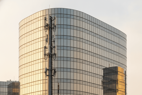 Bouygues-Konsortium übernimmt SFR für 23,44 Milliarden Dollar