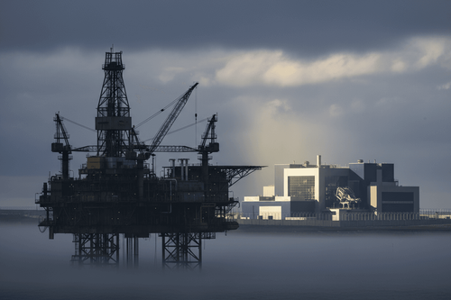 FTSE 100 unter Druck: Ölwerte belasten – Rüstungsaktien auf Rekordhoch