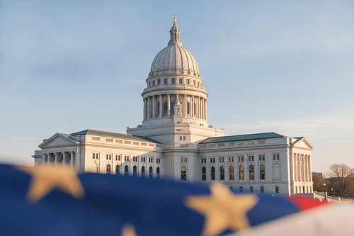 Wisconsin verbietet Wahlwetten und eskaliert Streit mit Prognosemärkten