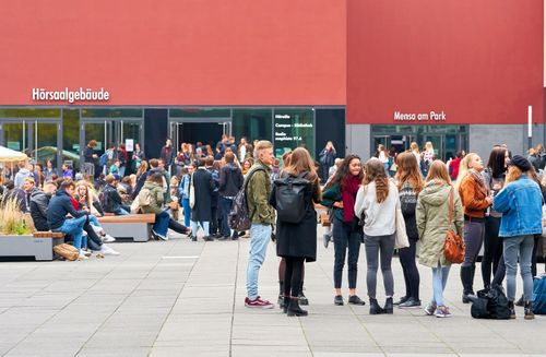 Weniger Menschen erhalten BAföG als seit 2000